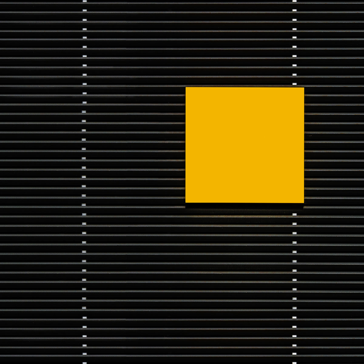 9-piece-aluminium-print-yellow-square