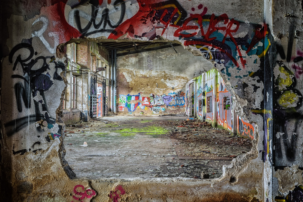 acrylic-print-graffiti-in-old-warehouse