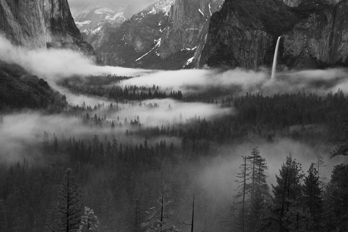 poster-print-fog-floating-in-yosemite-valley