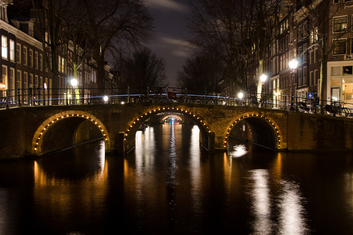 aluminium-print-at-night-in-amsterdam