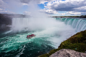 aluminium-print-action-at-the-waterfall