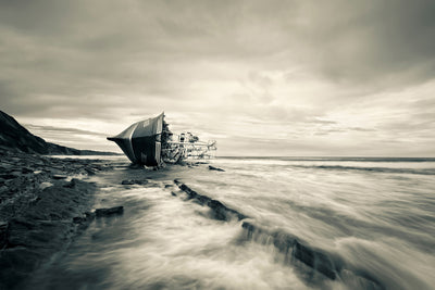 poster-print-defeated-by-the-sea