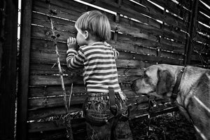 canvas-print-the-world-from-behind-the-fence-x