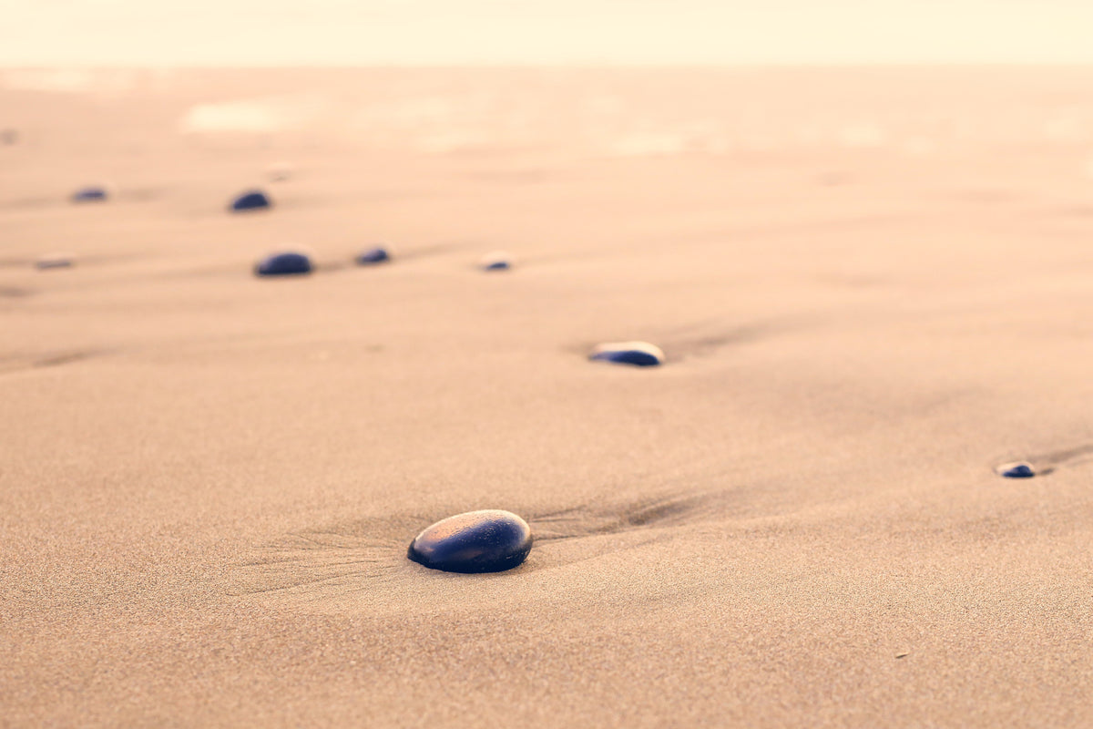 modern-3-piece-aluminium-print-pebbles-in-the-sand