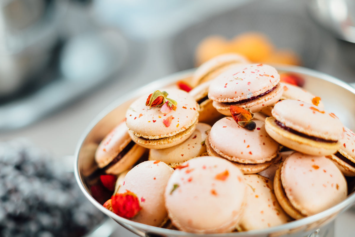 framedposter-print-a-bowl-of-macarons