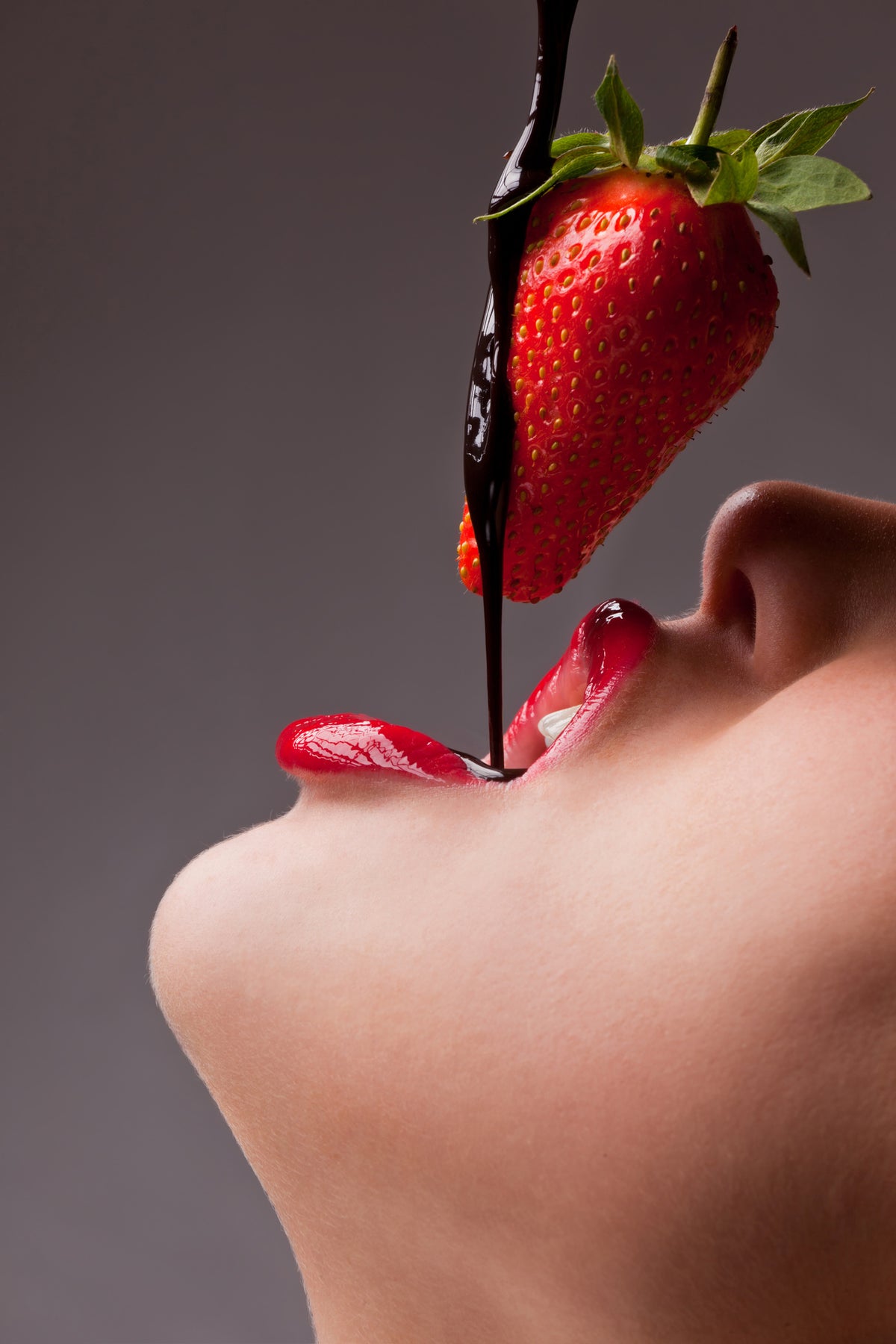 framedcanvas-print-strawberry-kiss