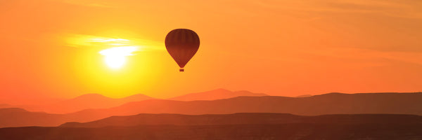 panoramic-3-piece-acrylic-print-hot-air-balloon-at-sunset-panorama