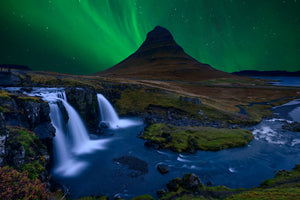 3-piece-canvas-print-kirkjufell-under-a-boreal-green-sky