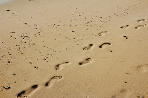 acrylic-print-footprints-in-the-sand