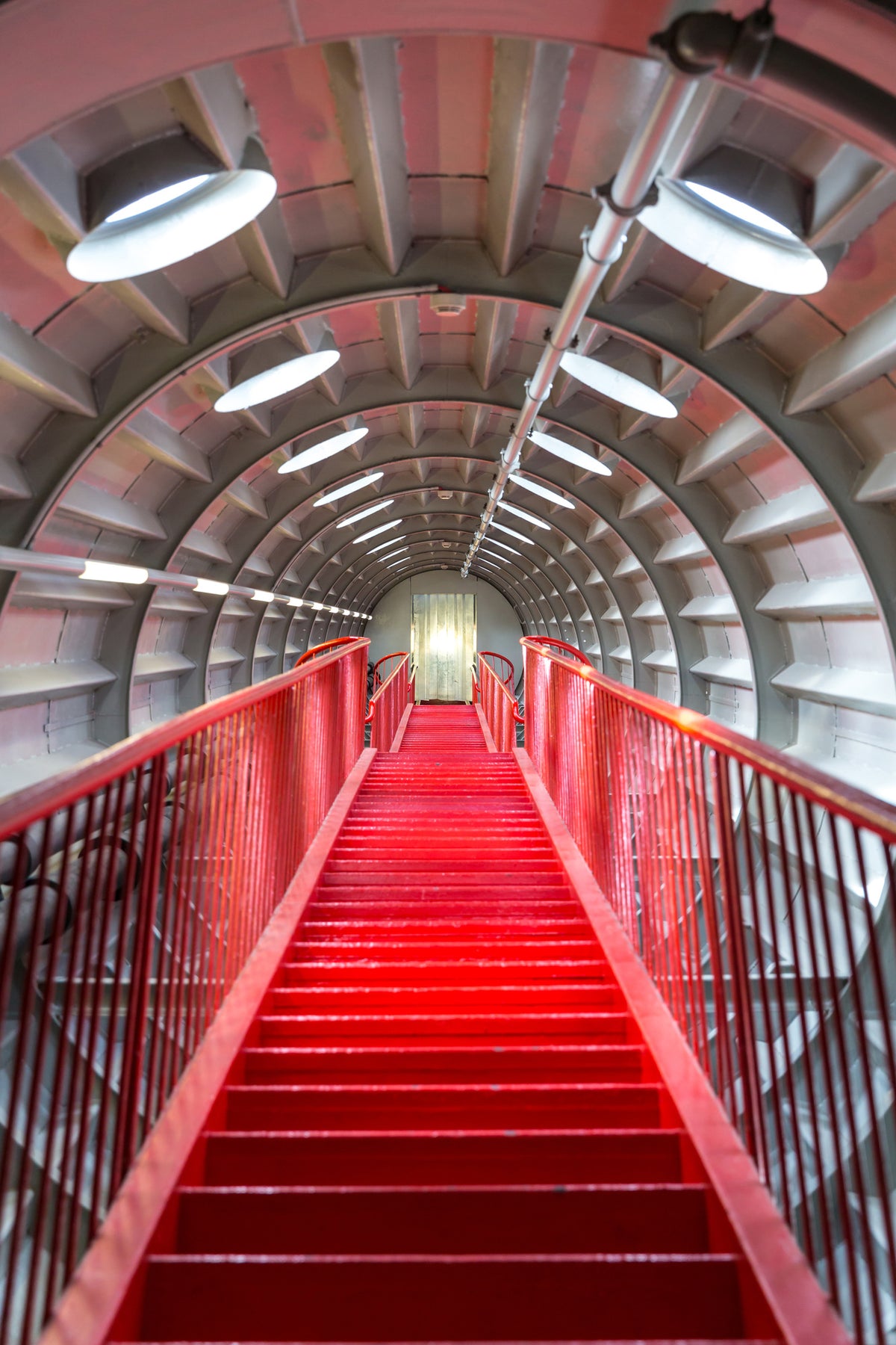 aluminium-print-futuristic-staircase