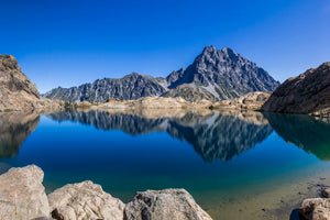 3-piece-aluminium-print-calming-mountain-lake