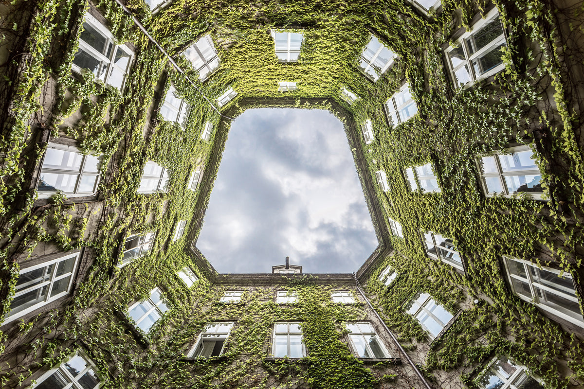 framedcanvas-print-vienna-courtyard-x