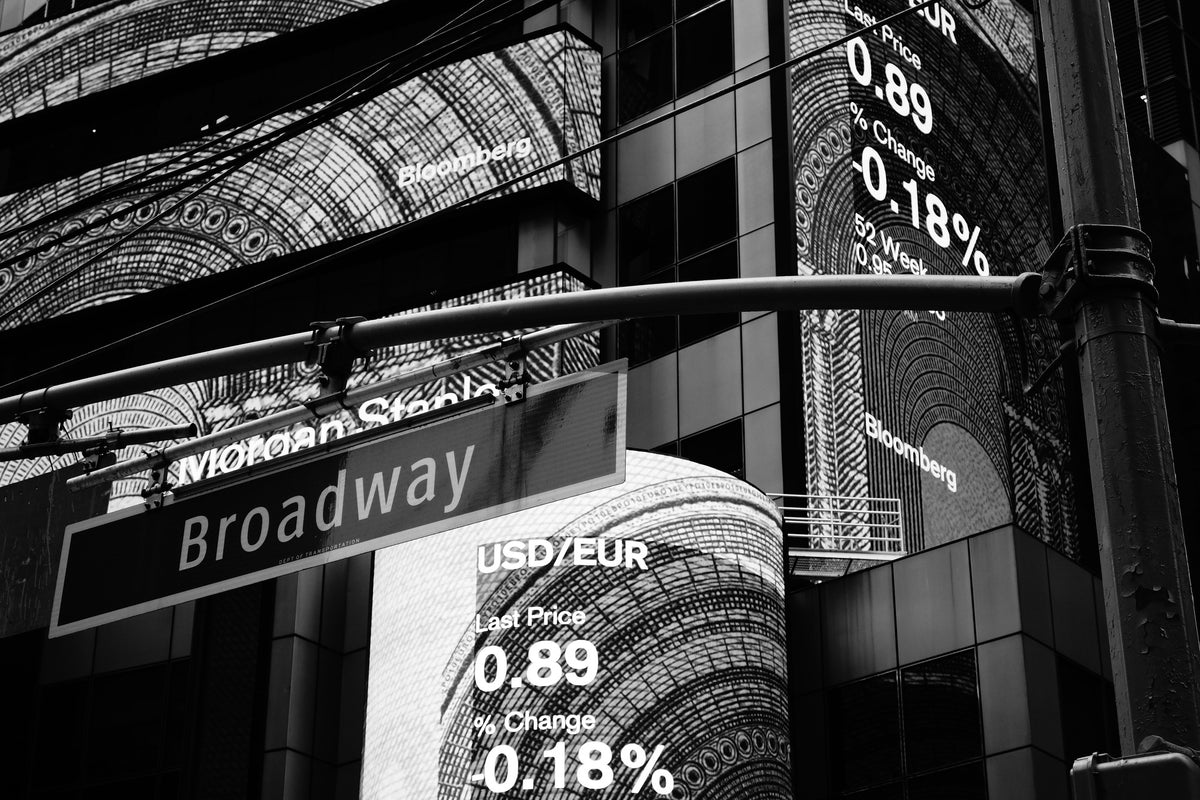 acrylic-print-at-night-on-broadway