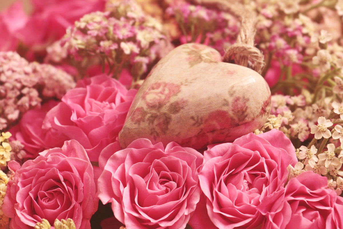 framedcanvas-print-romantic-roses-with-heart