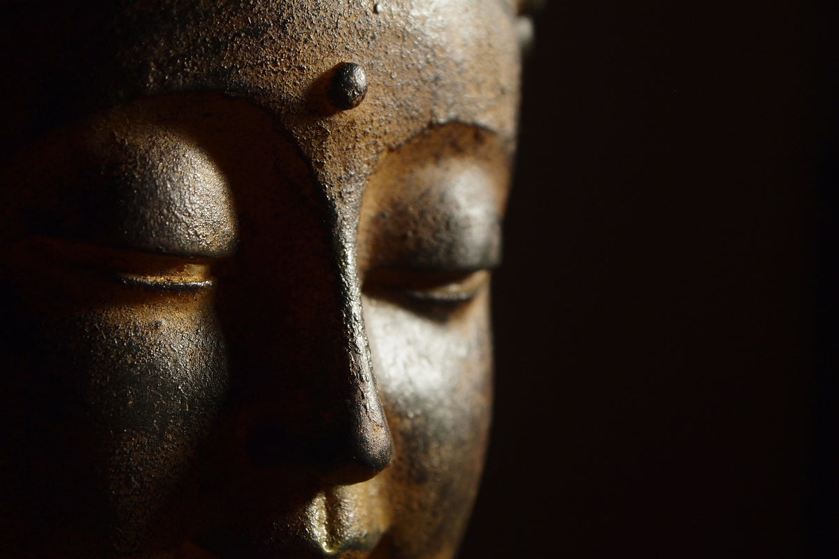 3-piece-aluminium-print-close-up-buddha-head