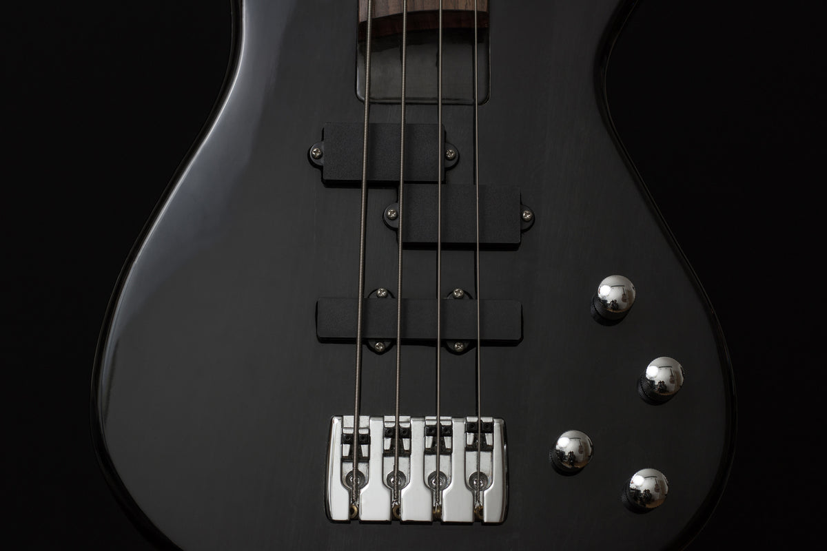 aluminium-print-guitar-in-black